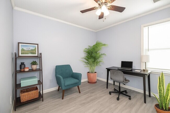 Building Photo - July special!!  Move in before August 1 an...