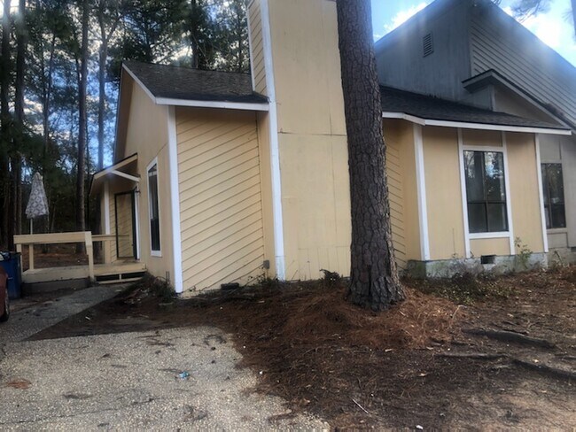 Building Photo - 808 Danish Dr