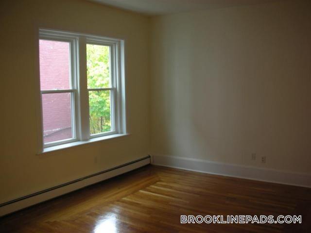 Building Photo - 1539 Beacon St
