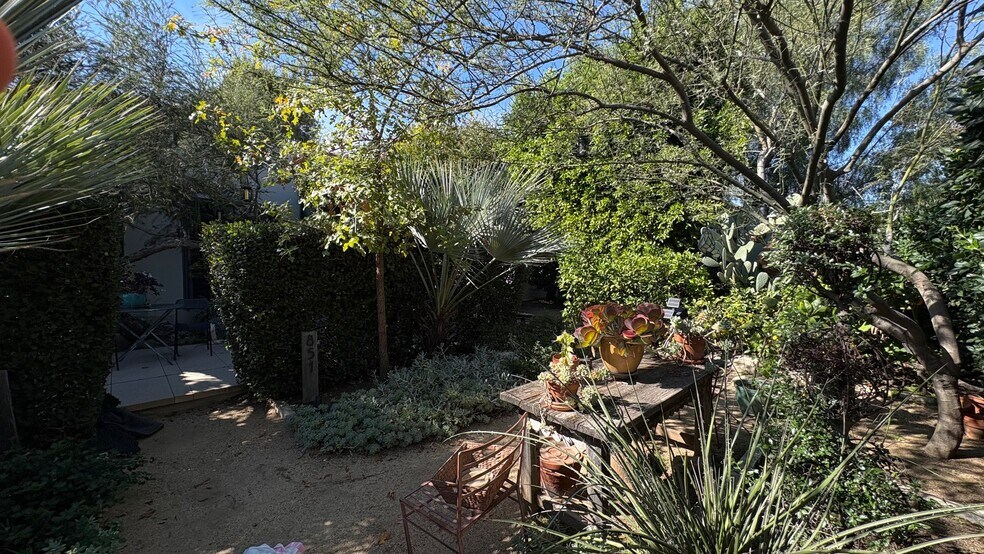 Building Photo - 851 N Ogden Dr