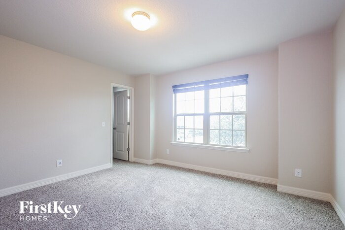 Building Photo - 9822 Rousseau Rd