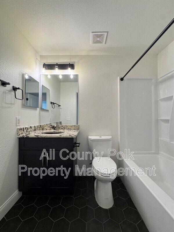 Building Photo - 572 Adriel Ave