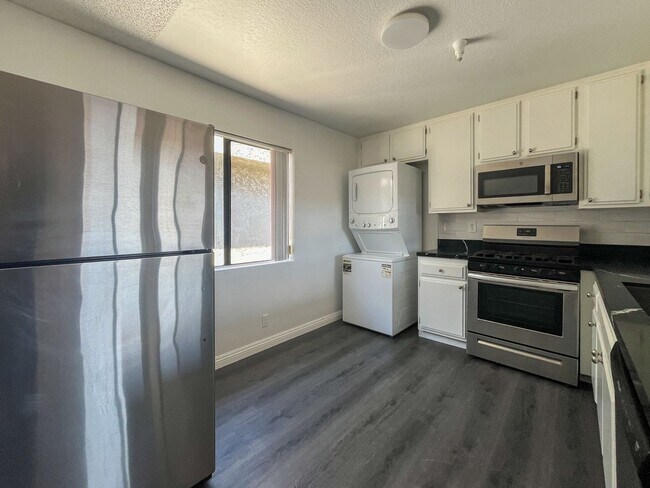 Interior Photo - 11431 Cedar Avenue