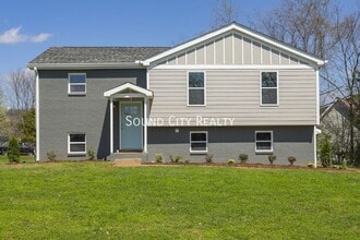 Building Photo - 1608 Autumn Ridge Dr