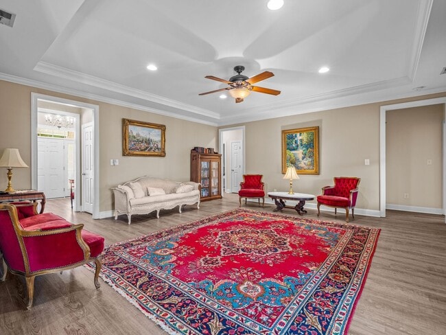 Building Photo - Beauty by the Water!