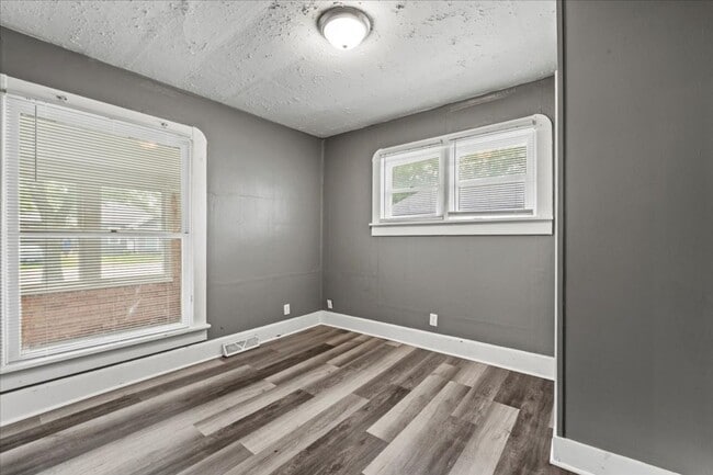 Building Photo - 1509 Manhattan Ave