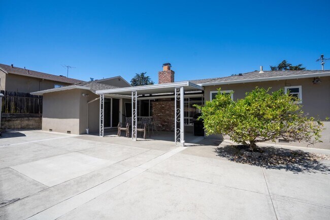 Building Photo - 757 Pico Ave