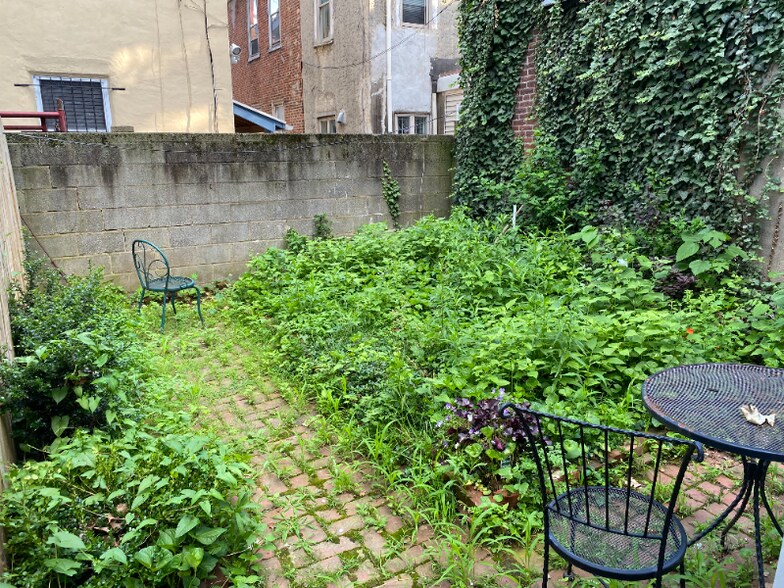 Building Photo - 3838 Baring St