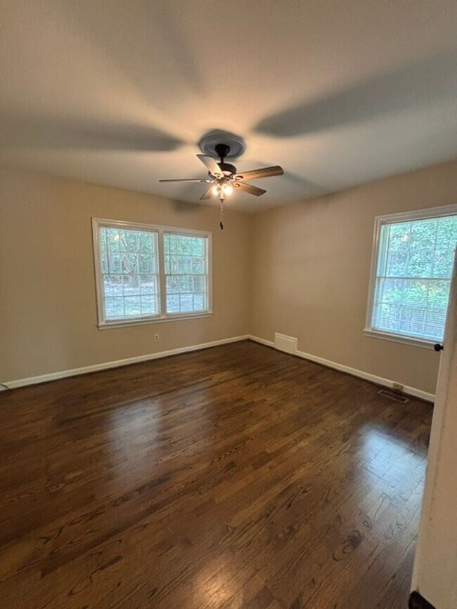 Building Photo - 1531 Iris Dr
