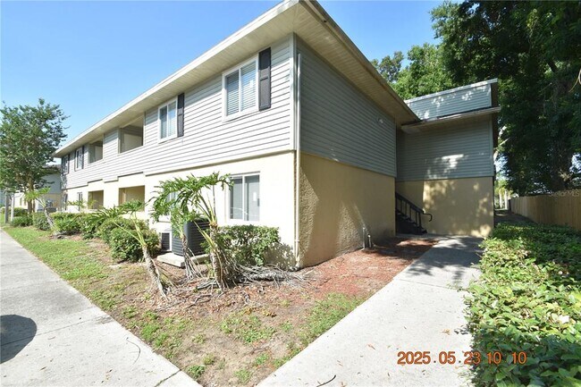 Building Photo - 228 Thorntree Pl