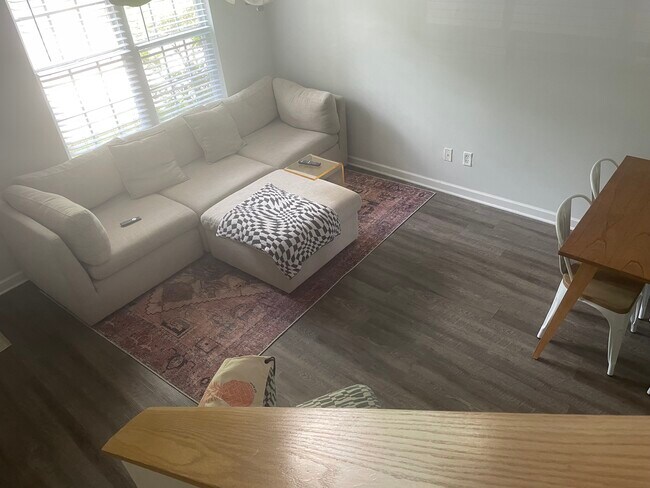 Building Photo - 507 Stinson Dr