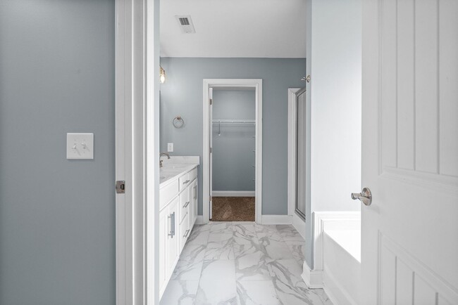Building Photo - Pet Friendly Three Bedroom with Bonus!