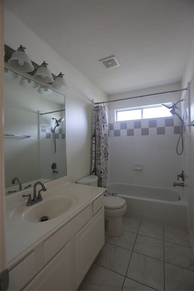 Building Photo - 1611 Candleston Ln