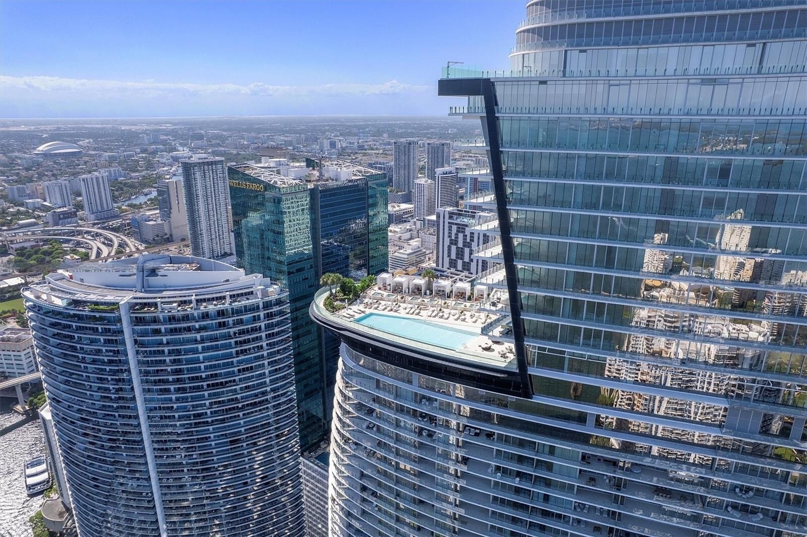 Building Photo - 300 Biscayne Boulevard Way