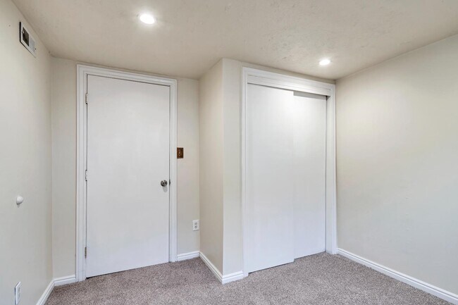Building Photo - 172 S 600 W