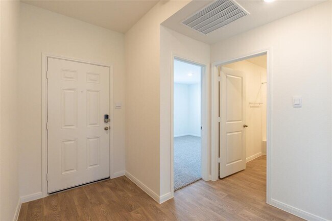 Building Photo - 224 Las Lomas Dr