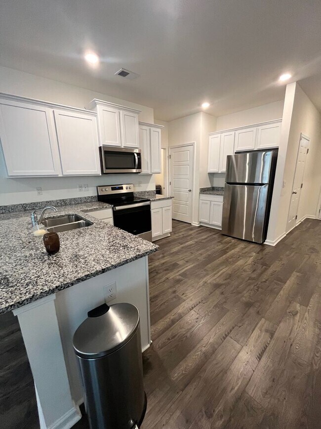 Building Photo - Move Right In to Your Practically Brand New Bonaire Home.