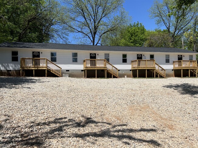 Building Photo - 2 br, 1 bath 4plex - 106 North Pugh Street C