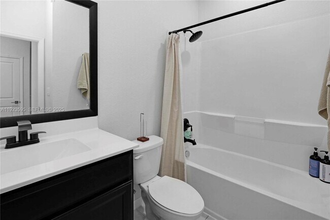 Building Photo - 1458 SE 26th Ave