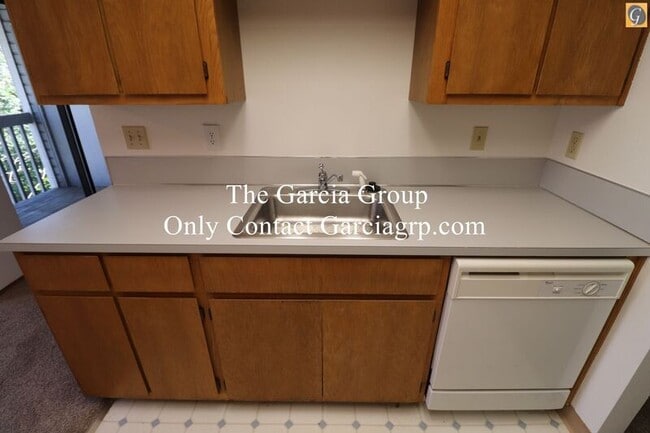 Building Photo - 10634 SW 49th Ave