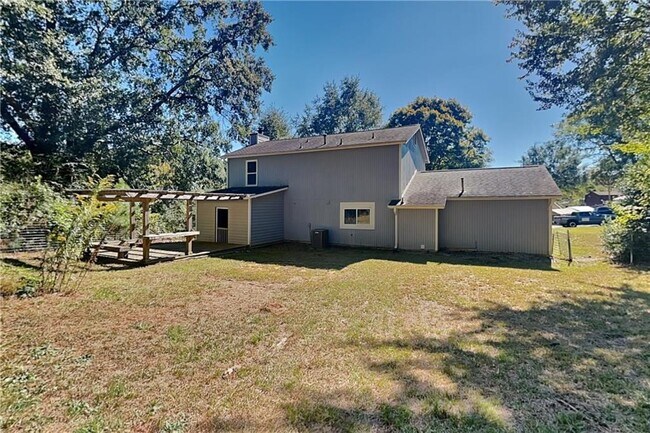 Building Photo - 2831 Olde Post Rd SE