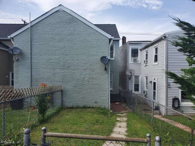 Building Photo - 110 E South St