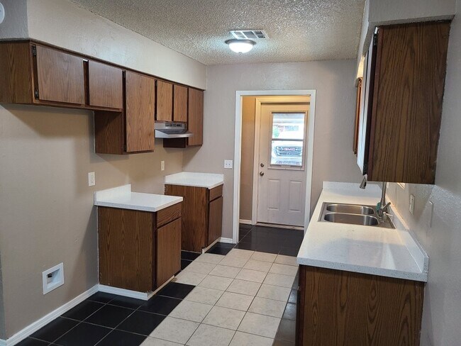 Building Photo - 1824 N Kaye Dr