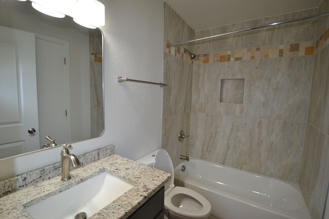 Building Photo - Newly Remodeled 3 Bedroom Ranch!