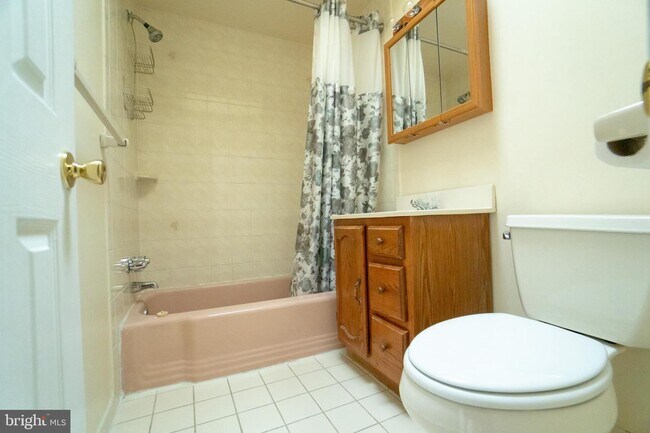 Building Photo - 129 Ridgefield Rd