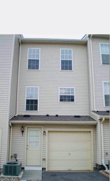 Rear Entrance / Garage - 2419 E York St