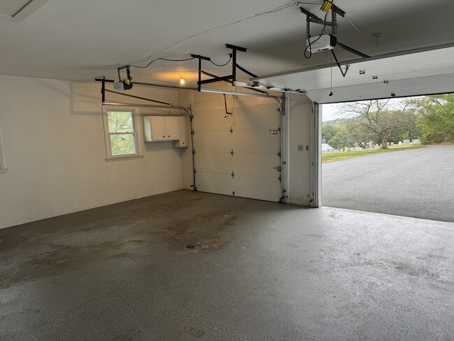 Building Photo - 5160 Snowdrift Rd