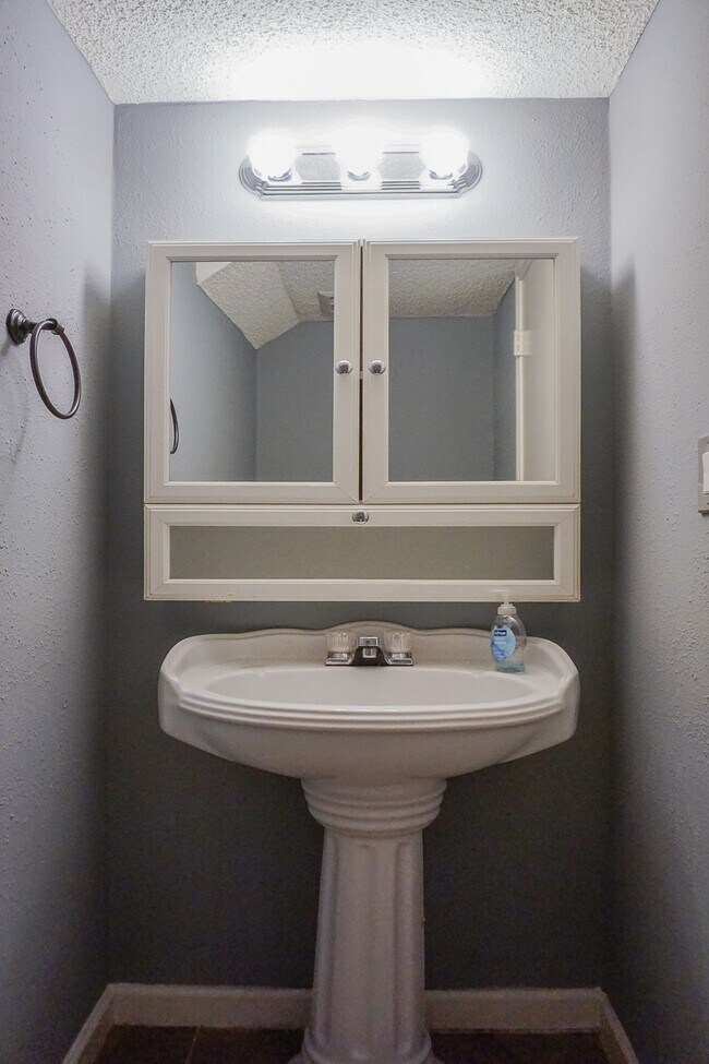 Building Photo - 10526 Hammerly Blvd