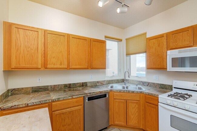 Building Photo - 7 E Saddleback Mesa