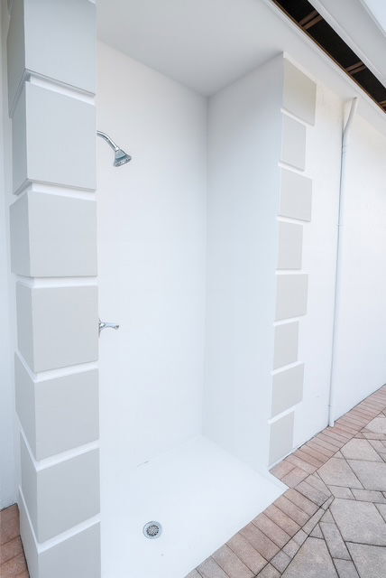 Building Photo - 916 NE 27th Ave