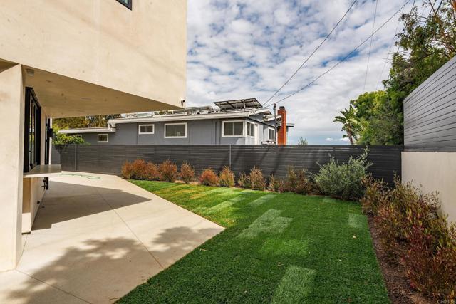 Building Photo - 1030 Centinela Ave