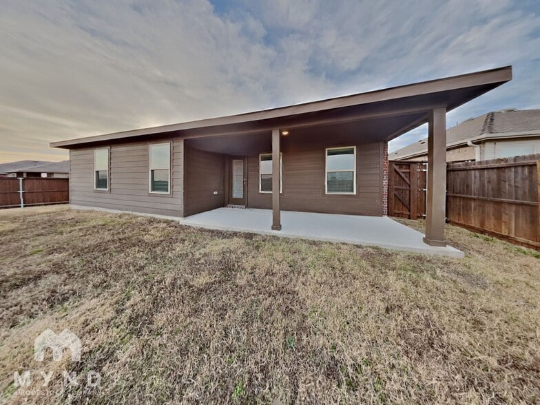 Building Photo - 4101 Black Canyon Dr