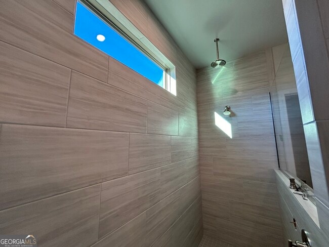 Building Photo - 505 Colebrook Wy