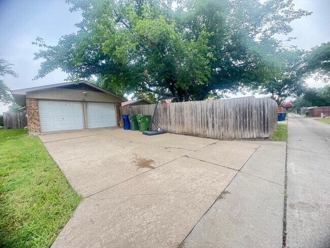 Building Photo - 606 Grinnell Dr