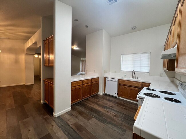 Building Photo - 92 Rosewood Cir