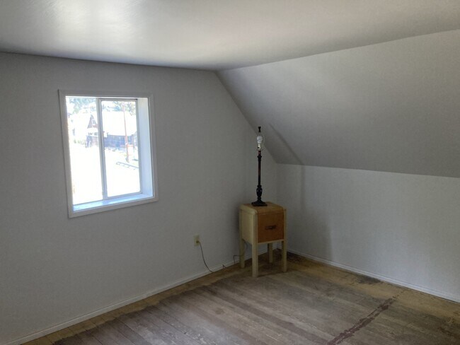 Building Photo - 408 S 1st St