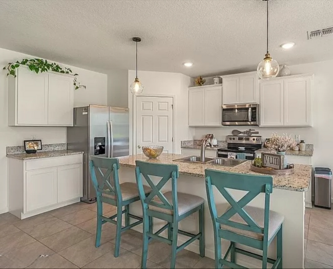 Building Photo - 7489 Tourmaline Dr