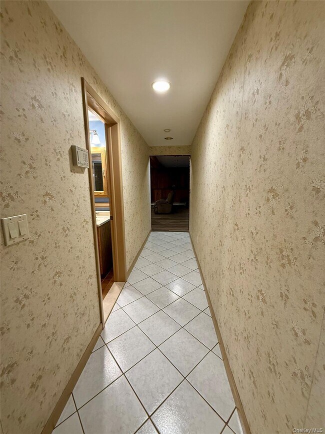 Building Photo - 15 Kentwood Dr