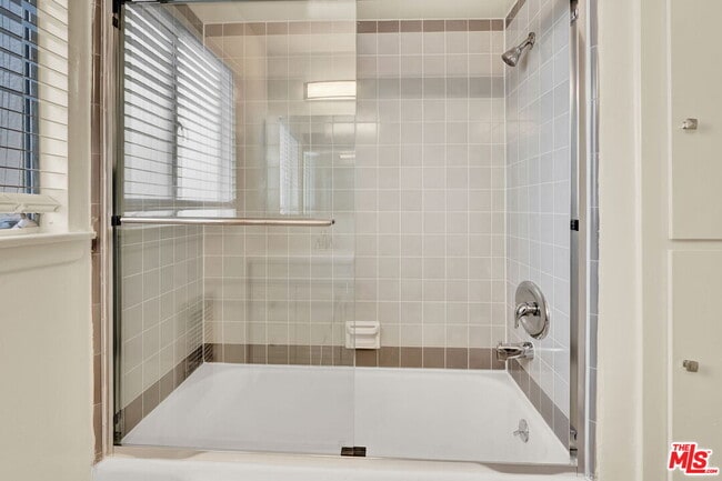 Building Photo - 433 Ocean Ave