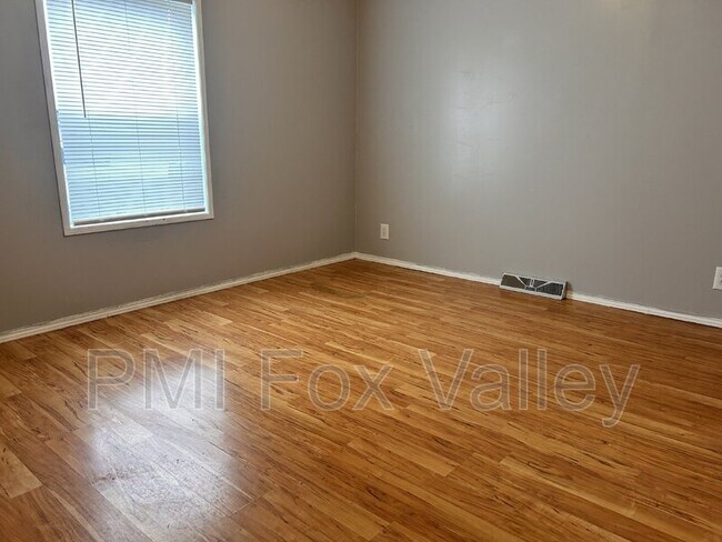 Building Photo - 5024 Shamrock Way