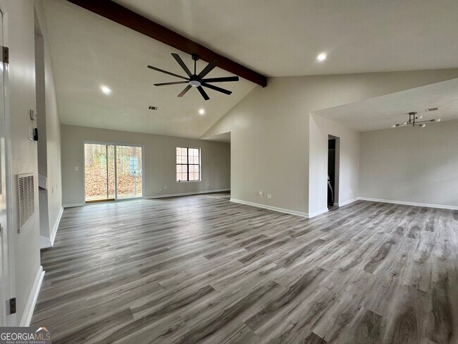 Building Photo - 3821 River Rd