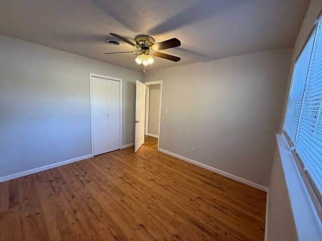 Building Photo - Gulf Breeze - 3 bedroom, 2 bathroom