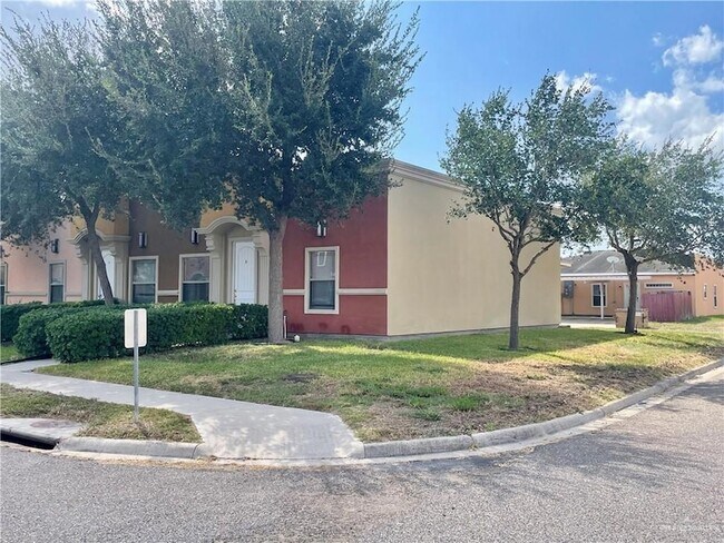 Building Photo - 3152 Regal Dr