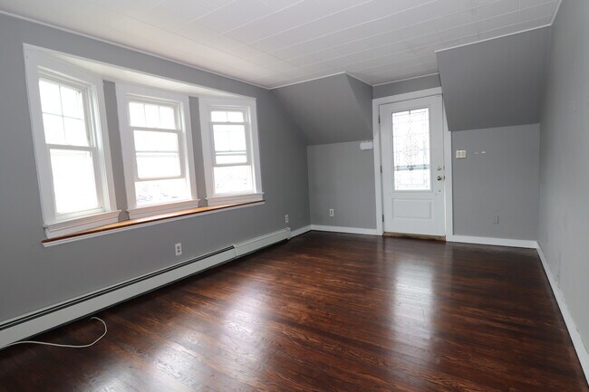 Building Photo - 262 S Ketcham Ave