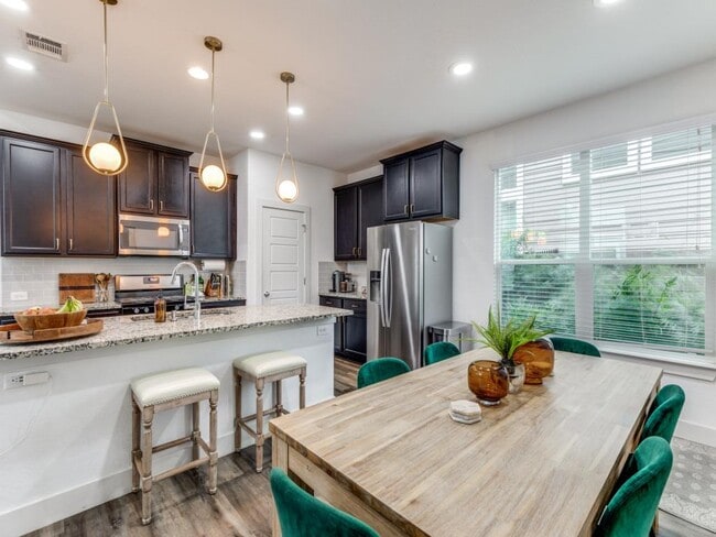 Building Photo - 2204 Montague St