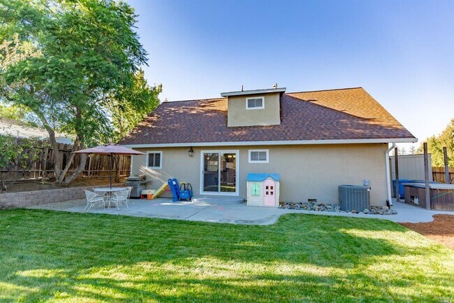 Building Photo - 566 Burlington Dr